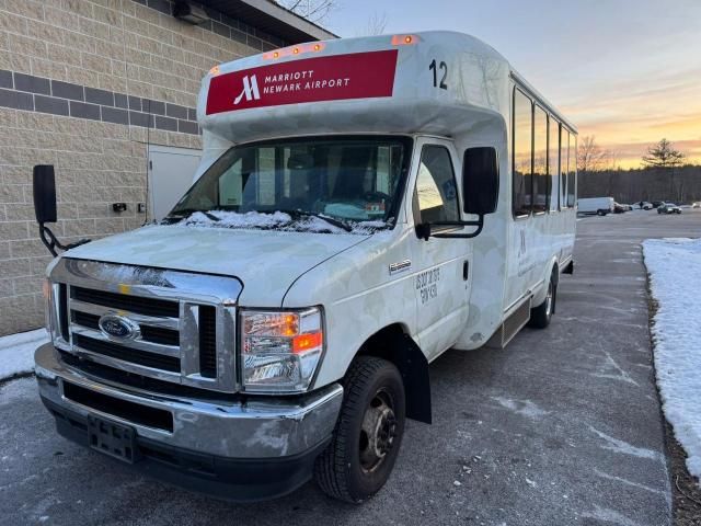 2021 Ford Econoline E350 Super Duty Cutaway Van