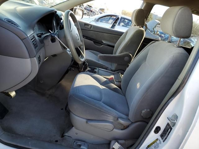 2005 Toyota Sienna CE