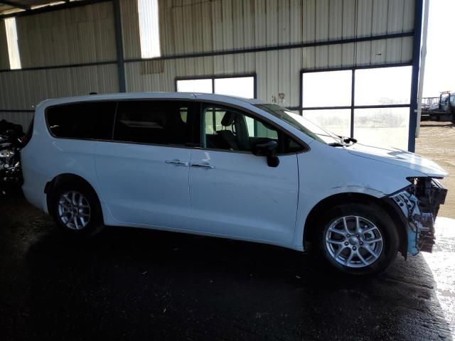 2024 Chrysler Voyager LX