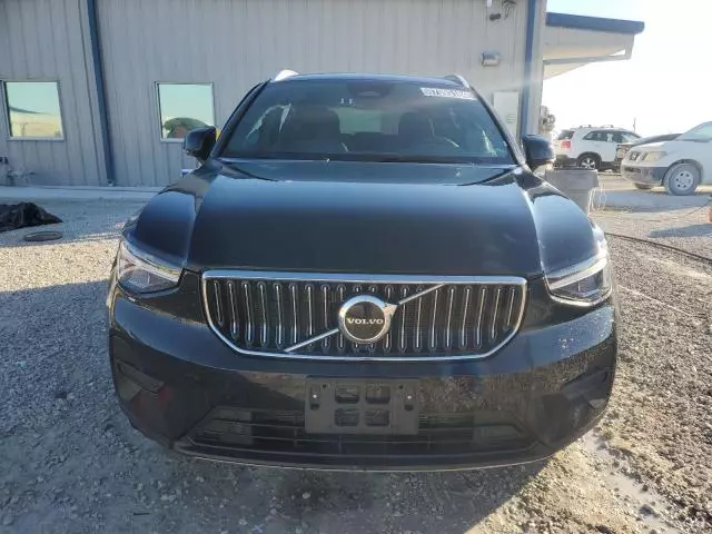 2024 Volvo XC40 Core