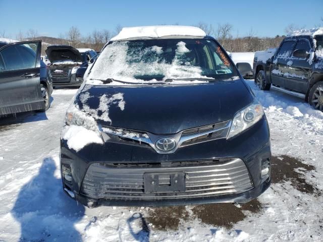 2020 Toyota Sienna XLE