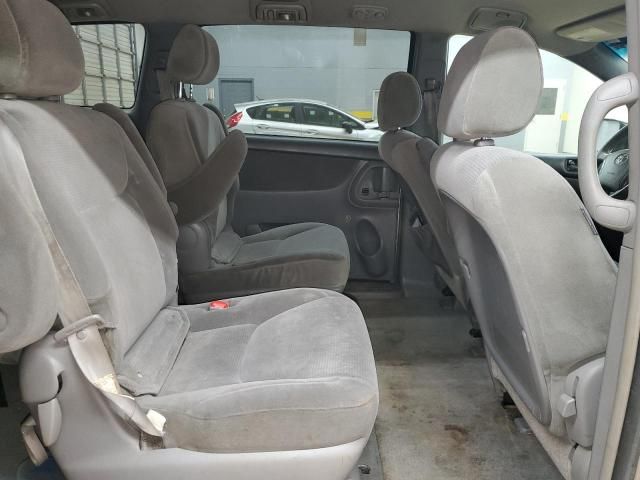 2005 Toyota Sienna CE