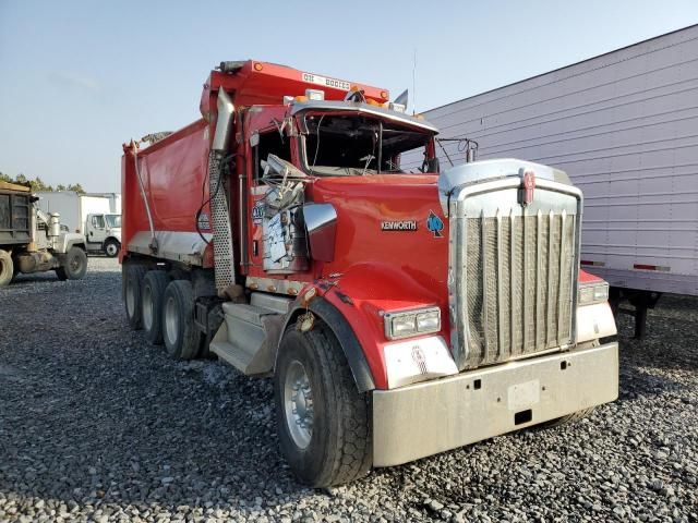 2023 Kenworth Construction W900