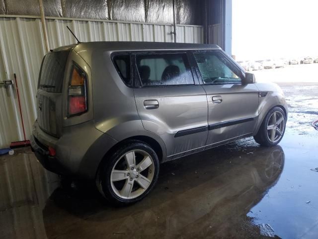 2010 KIA Soul +