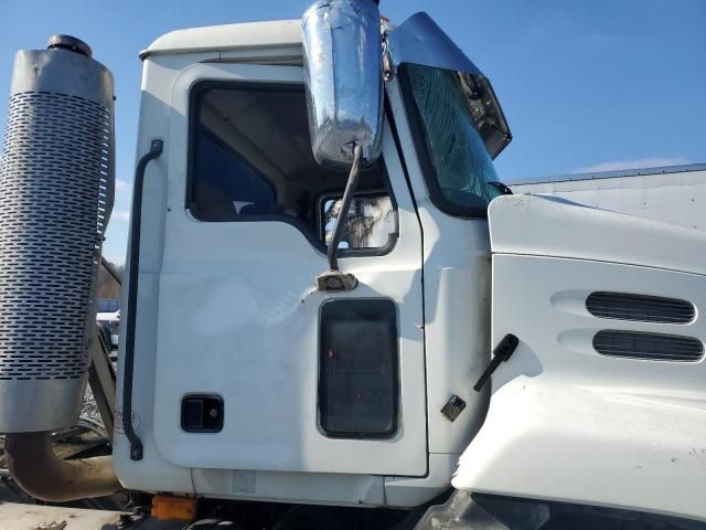 2007 Mack 600 CXN600