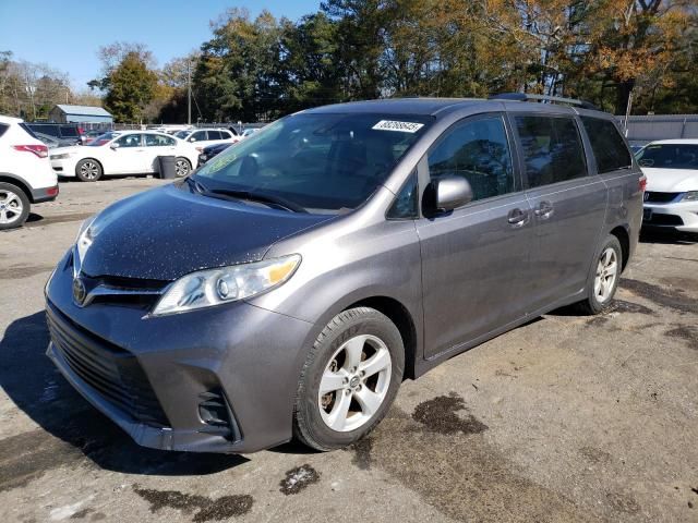 2018 Toyota Sienna LE