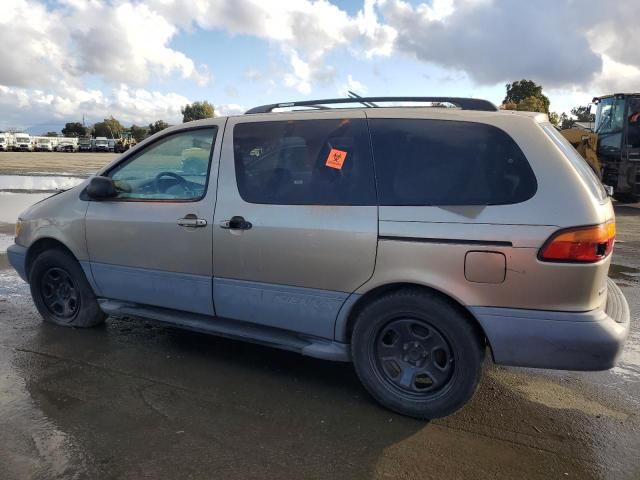 2000 Toyota Sienna LE