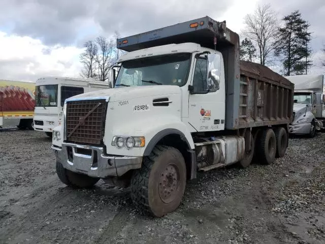 2019 Volvo VHD