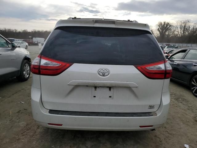 2018 Toyota Sienna XLE