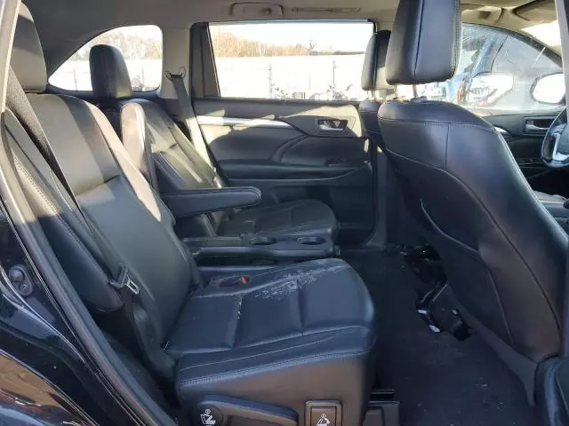 2018 Toyota Highlander SE