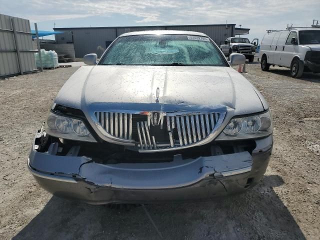 2003 Lincoln Town Car Signature