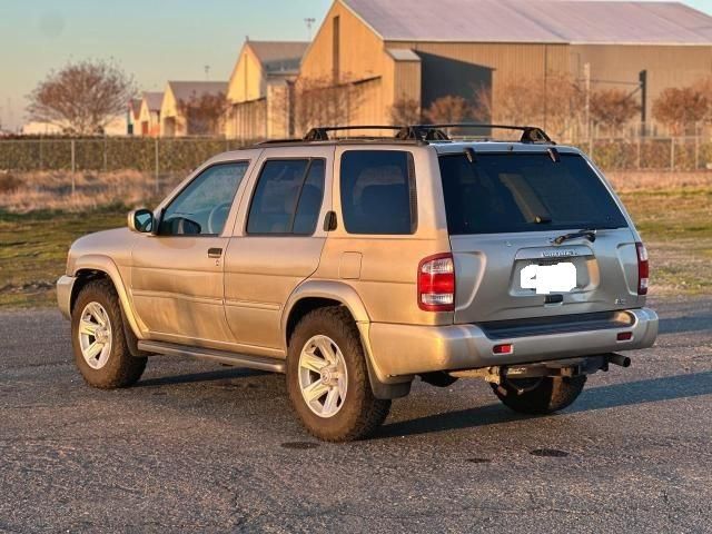 2002 Nissan Pathfinder LE