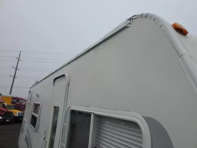 2001 R-Vision Trailer