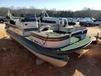 2000 Crestliner Boat