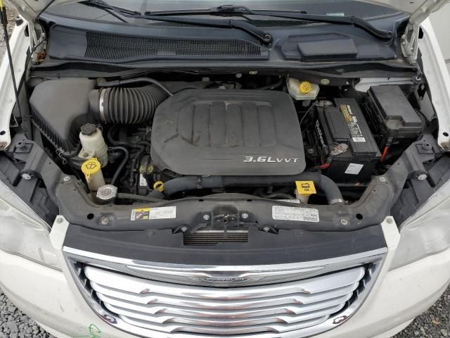 2013 Chrysler Town & Country Limited