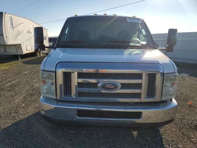 2011 Ford Econoline E450 Super Duty Cutaway Van