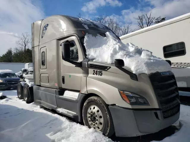 2020 Freightliner Cascadia 126