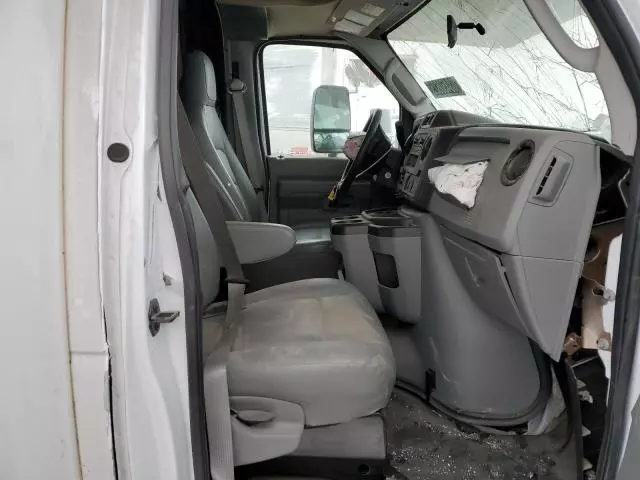 2021 Ford Econoline E450 Super Duty Cutaway Van