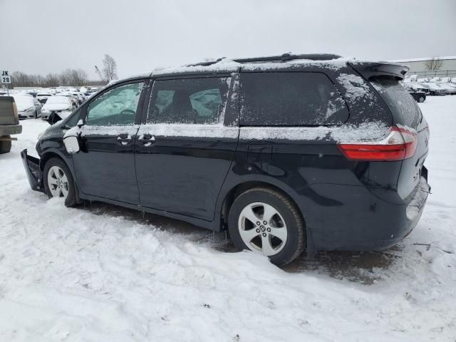 2019 Toyota Sienna LE