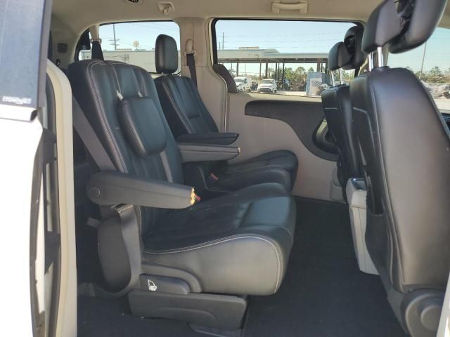 2013 Chrysler Town & Country Touring