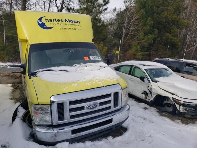 2011 Ford Econoline E350 Super Duty Cutaway Van