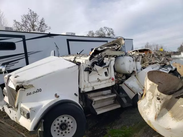 2006 Kenworth Construction W900