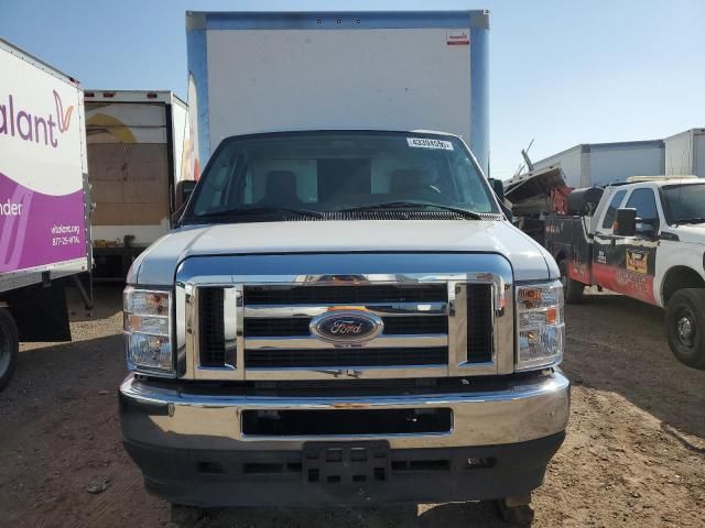 2022 Ford Econoline E450 Super Duty Cutaway Van