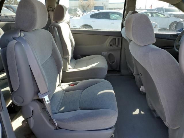 2004 Toyota Sienna CE