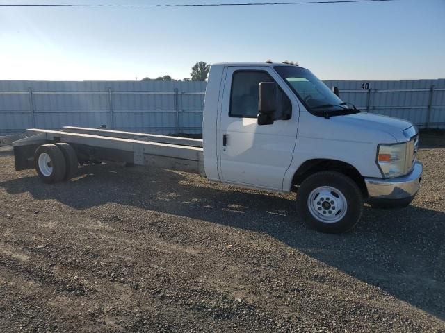 2011 Ford Econoline E450 Super Duty Cutaway Van