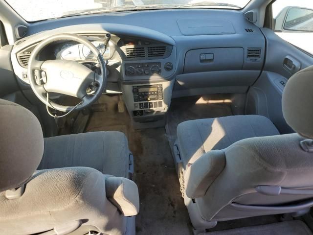 2002 Toyota Sienna LE