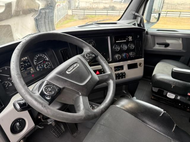 2019 Freightliner Cascadia 126