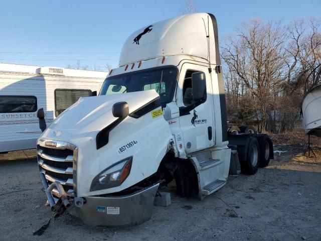 2019 Freightliner Cascadia 116