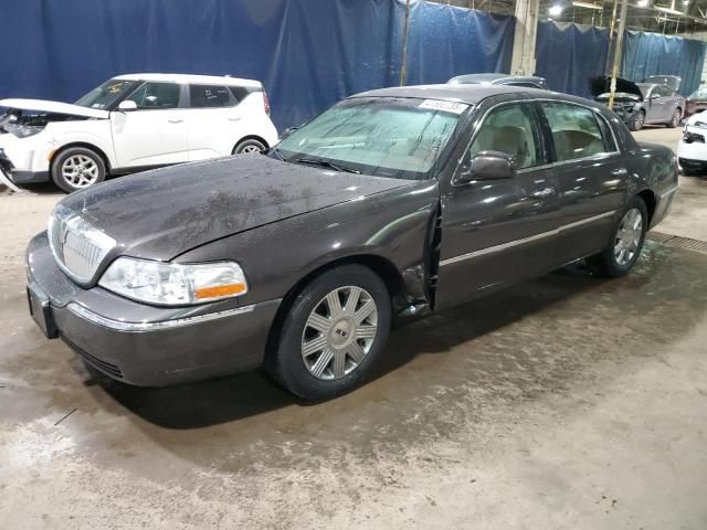 2005 Lincoln Town Car Signature Limited