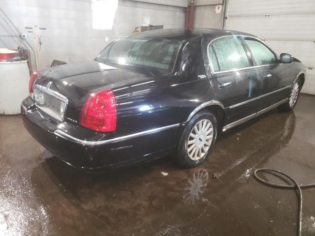 2005 Lincoln Town Car Signature Limited