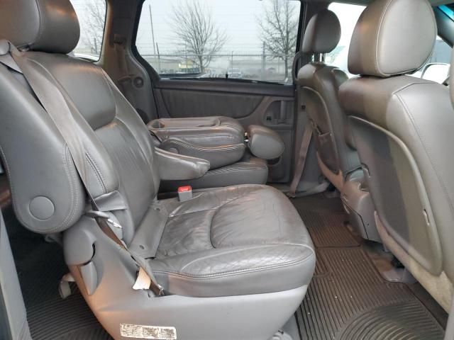 2005 Toyota Sienna XLE