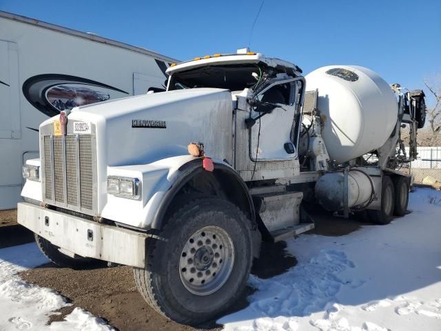 2017 Kenworth Construction W900