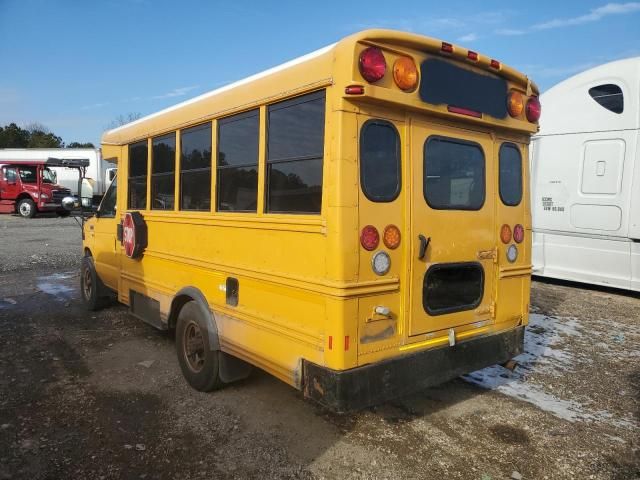 2009 Ford Econoline E350 Super Duty Cutaway Van