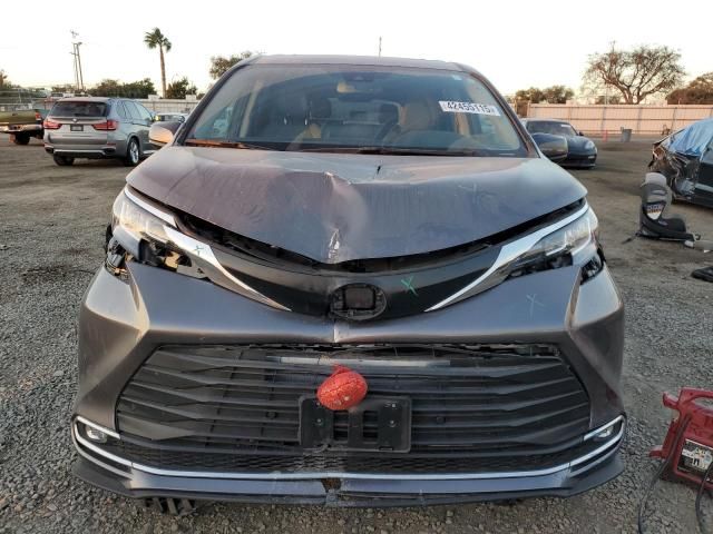 2023 Toyota Sienna XLE