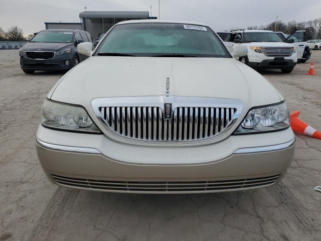 2005 Lincoln Town Car Signature Limited