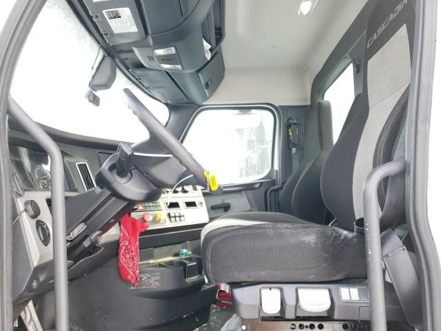 2019 Freightliner Cascadia 116