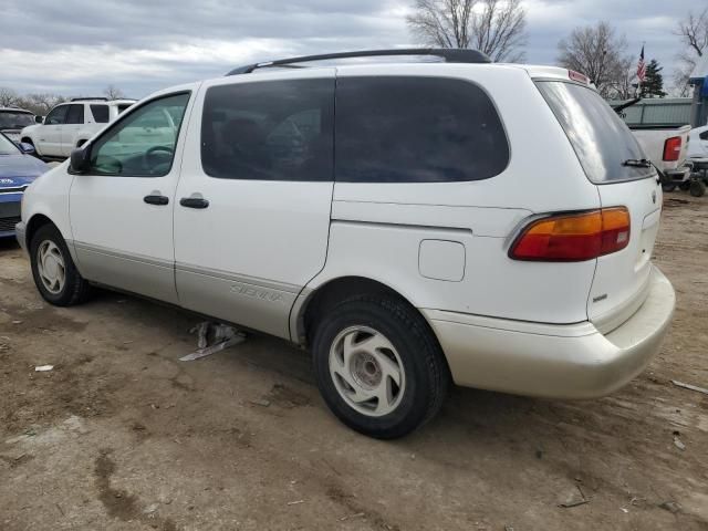 2000 Toyota Sienna LE