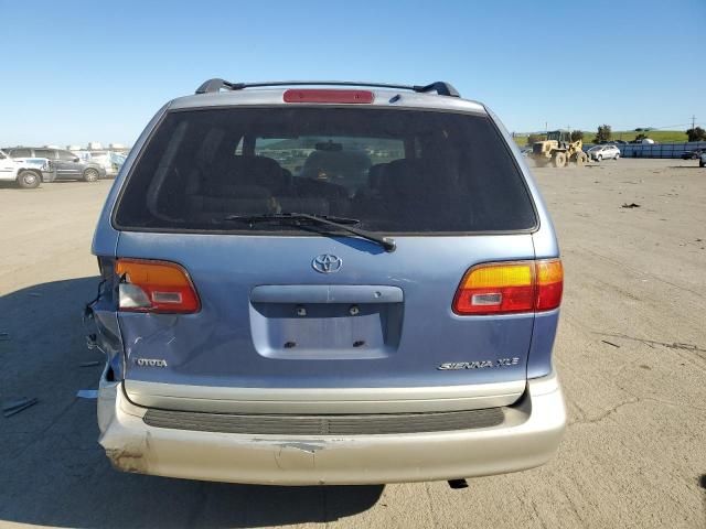 2000 Toyota Sienna LE