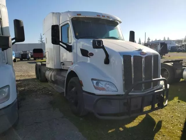 2017 Peterbilt 579