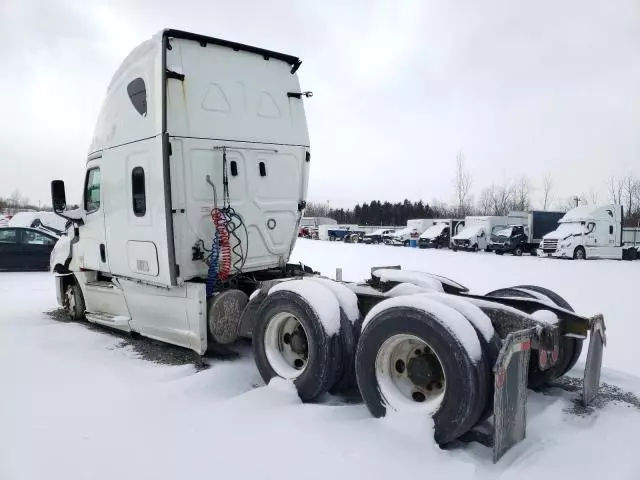 2020 Freightliner Cascadia 126