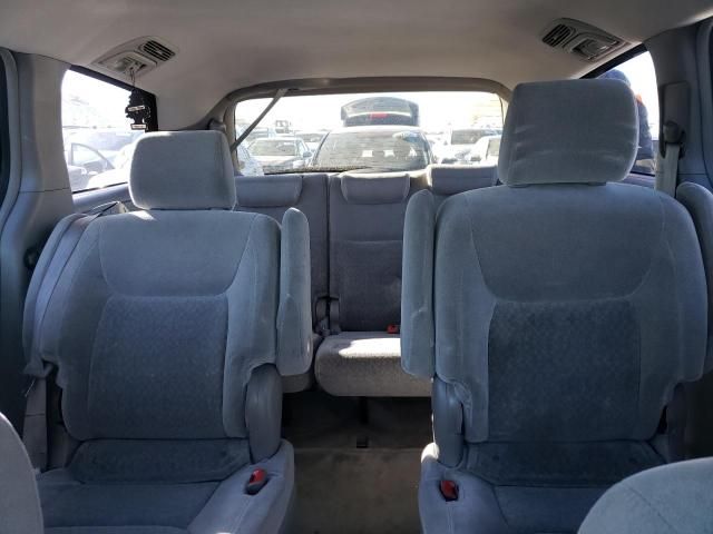 2005 Toyota Sienna CE