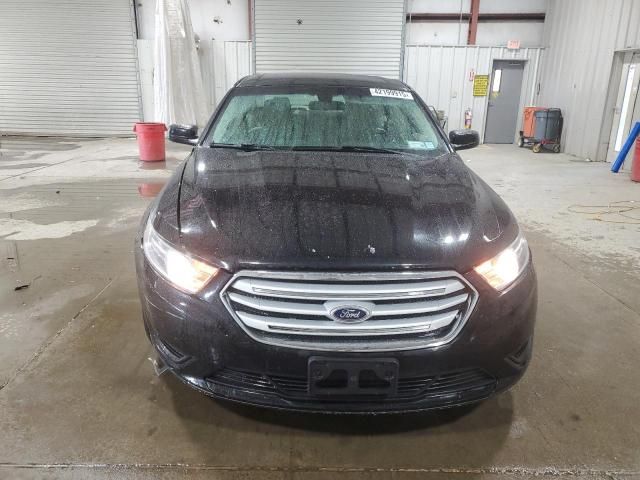 2016 Ford Taurus SE