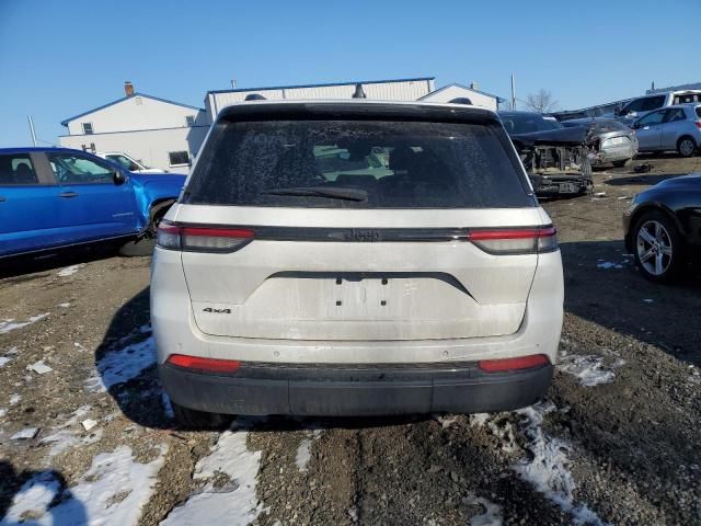 2022 Jeep Grand Cherokee Laredo