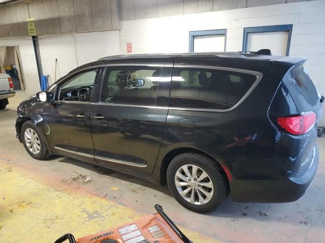 2018 Chevrolet 2018 Chrysler Pacifica Touring L