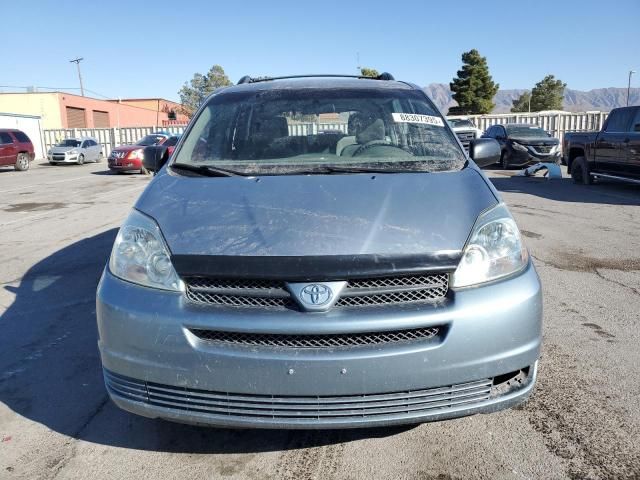 2004 Toyota Sienna CE