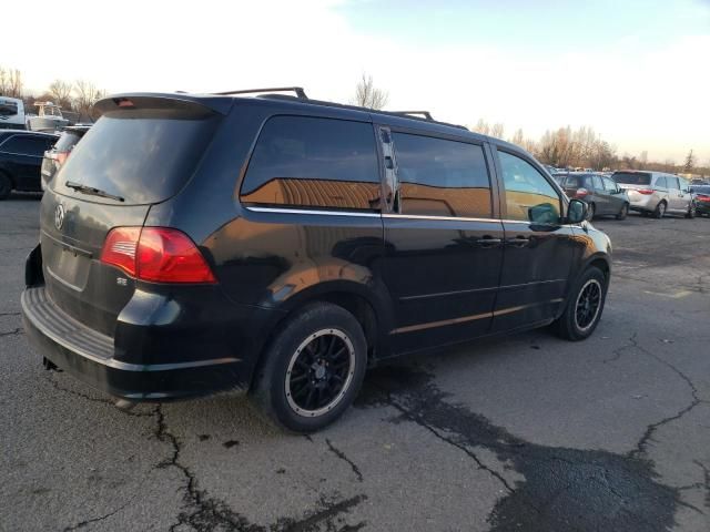 2011 Volkswagen Routan SE